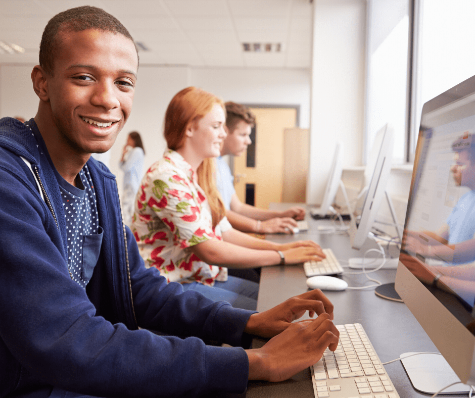 Étudiant utilisant la plateforme Bibliotheca